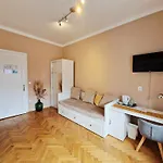 Bed & Breakfast Teslova 3*