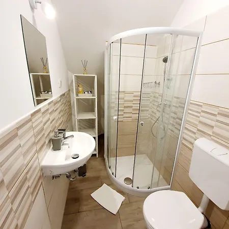 Teslova 3*
