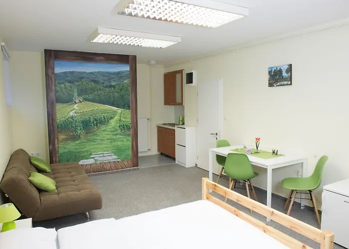 Bed and breakfast Teslova 3*