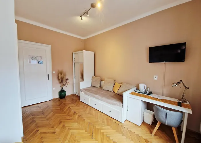 Bed and breakfast Teslova 3*