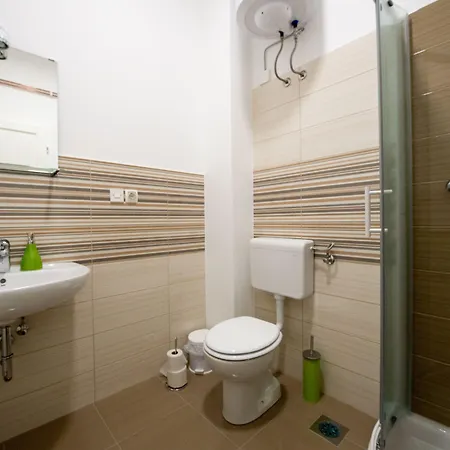 Teslova 3* Lublana