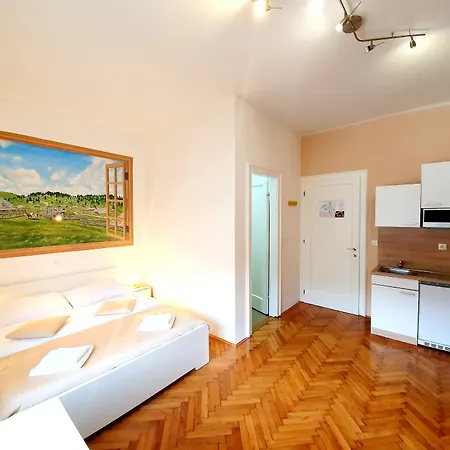 Bed & Breakfast Teslova Ljubljana