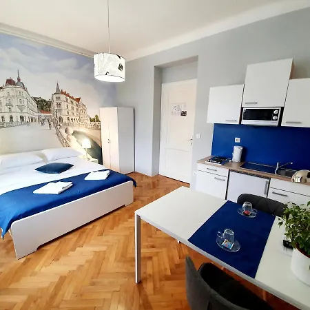 Bed & Breakfast Teslova 3*