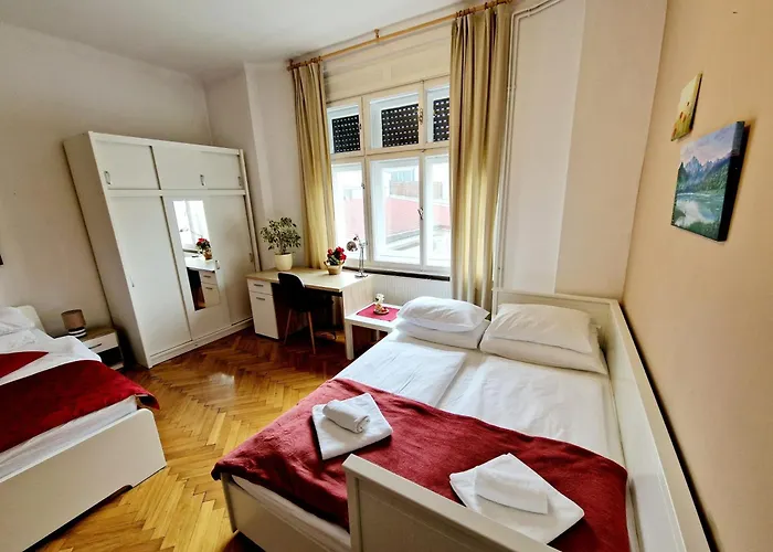 Teslova Bed & Breakfast 3*