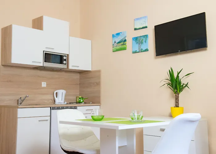 Teslova Bed & Breakfast 3*