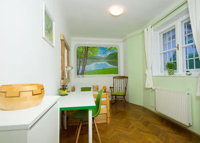 Teslova Bed & Breakfast 3*