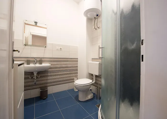 Teslova فندق مبيت وإفطار 3*