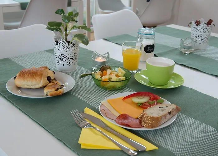 Teslova Bed & Breakfast 3*