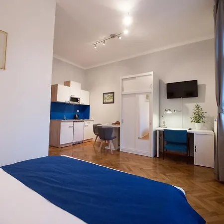 비앤비 테슬로바 3*