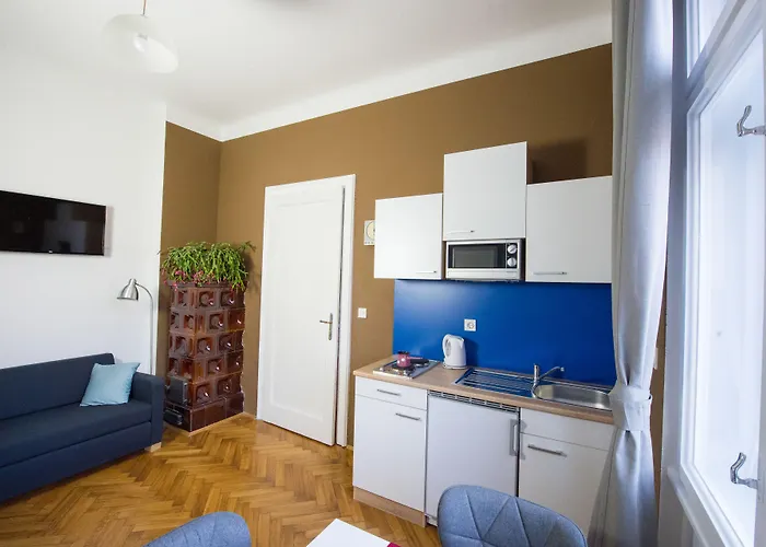 Bed & Breakfast Teslova 3*