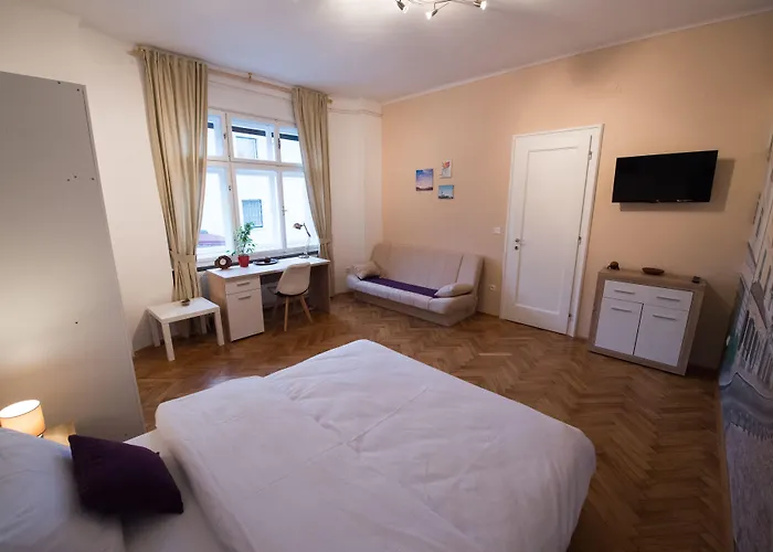 Teslova Bed & Breakfast